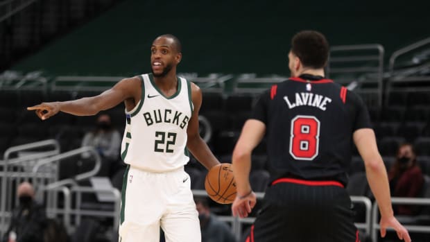 Milwaukee Bucks forward Khris Middleton (22) controls the ball against the Chicago Bulls at the Bradley Center